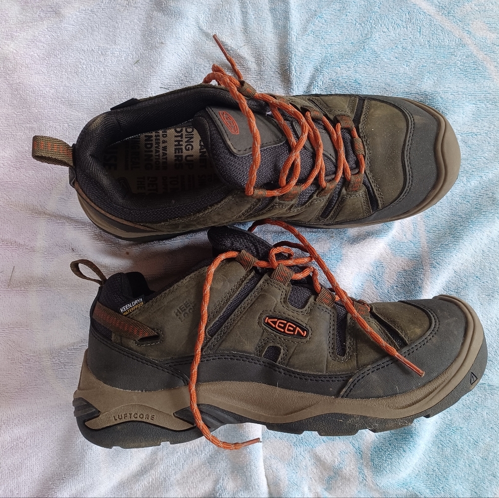 Keen waterproof hiking shoe. 9